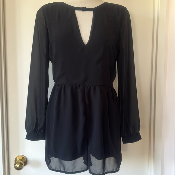 Abercrombie & Fitch Pants - 💕Abercrombie & Fitch Black Chiffon Long Sleeve Romper Shorts 4 EUC